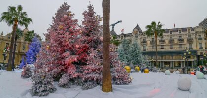 La place du Casino à Monaco décorée pour Noël, photographie d’archive de décembre 2014