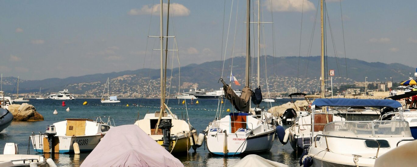 Bateaux dans un port de Cannes